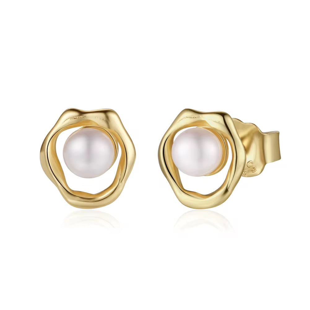 Maré Pearl Stud Earrings